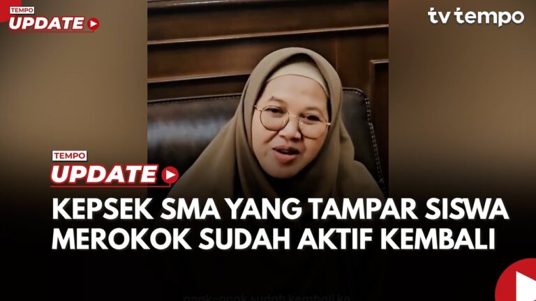 Youtube Thumnail image of : Kepsek SMA yang Tampar Siswa Merokok Sudah Aktif Kembali